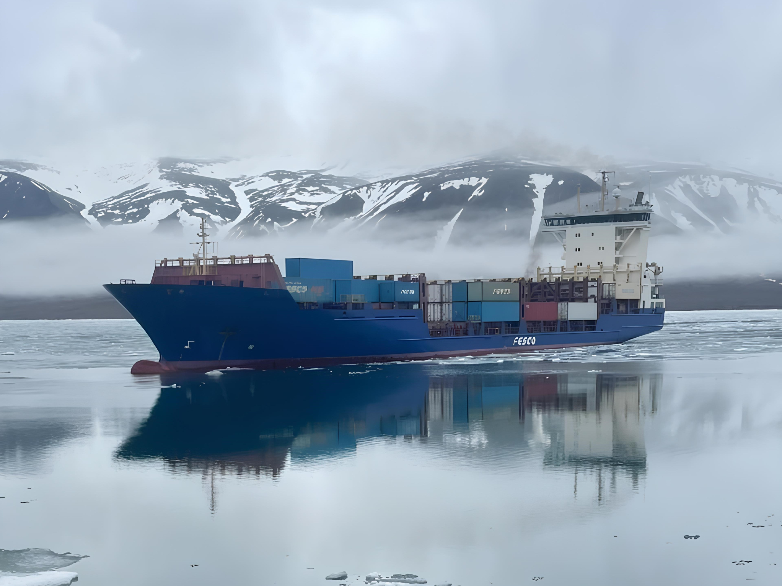 Контейнеровоз FESCO первым открыл летнюю навигацию в порту Эгвекинот