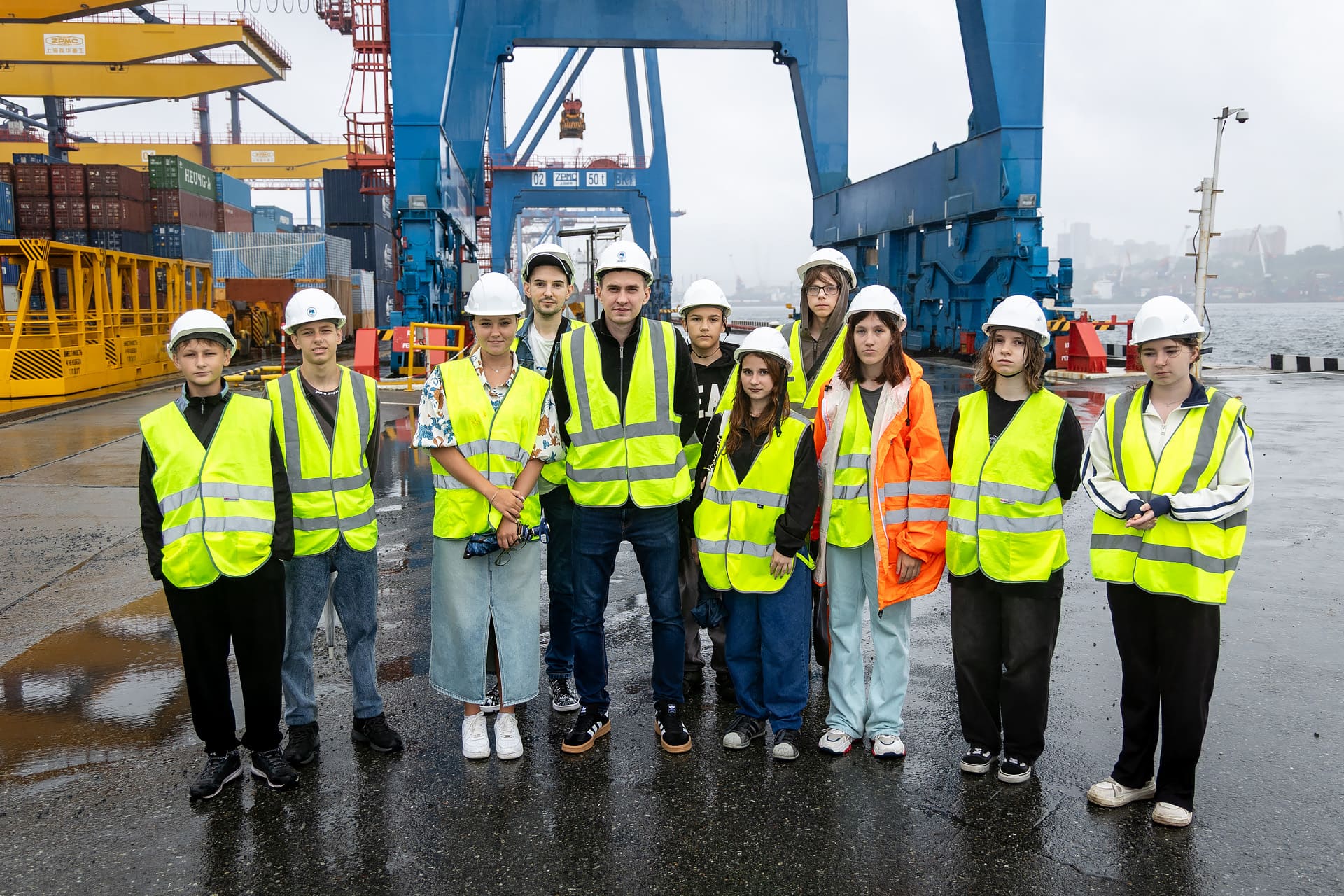 Интересующиеся логистикой старшеклассники Владивостока на месяц смогли стать сотрудниками FESCO