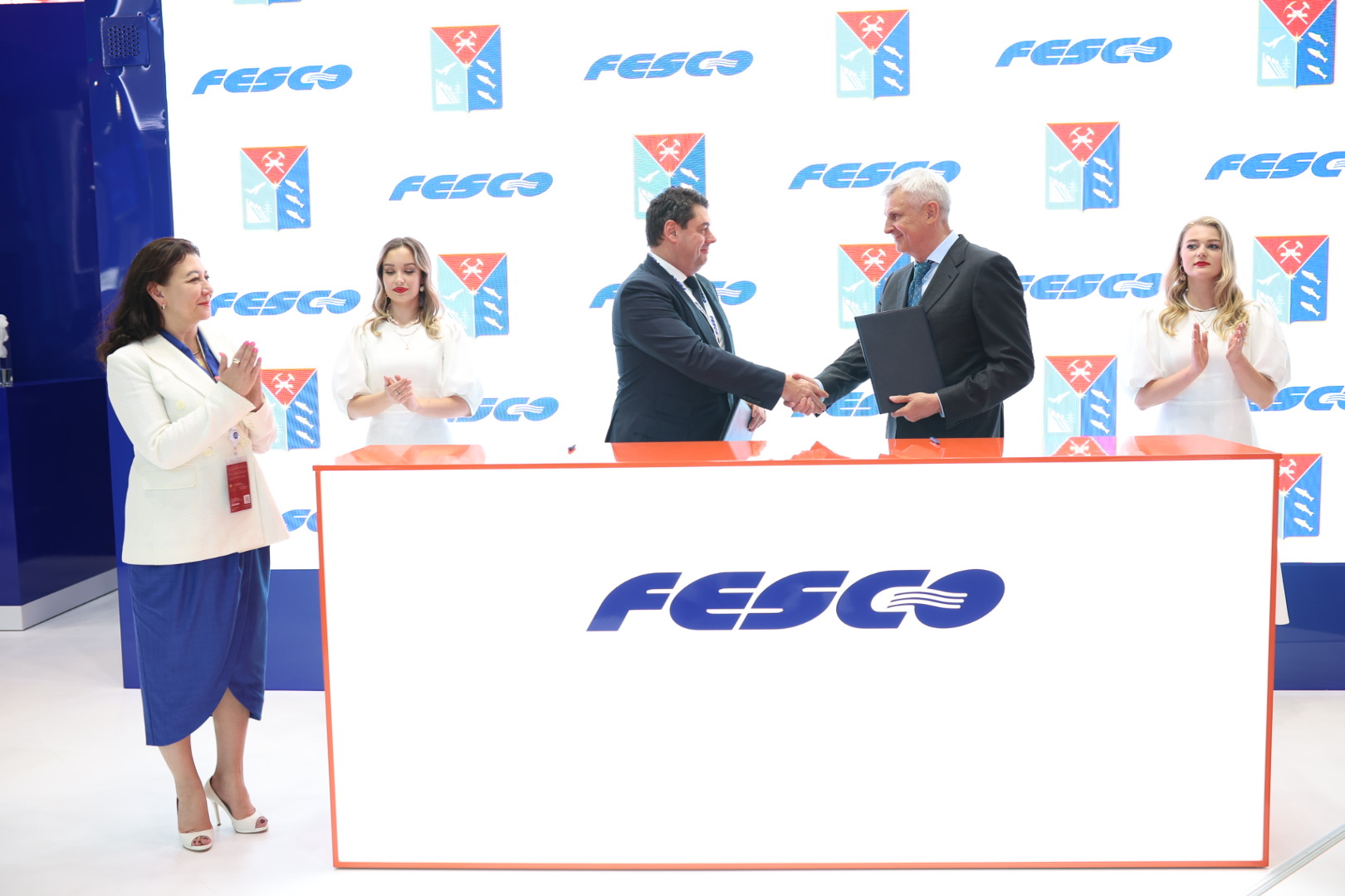 FESCO и Правительство Магаданской области подписали меморандум о сотрудничестве на полях ПМЭФ