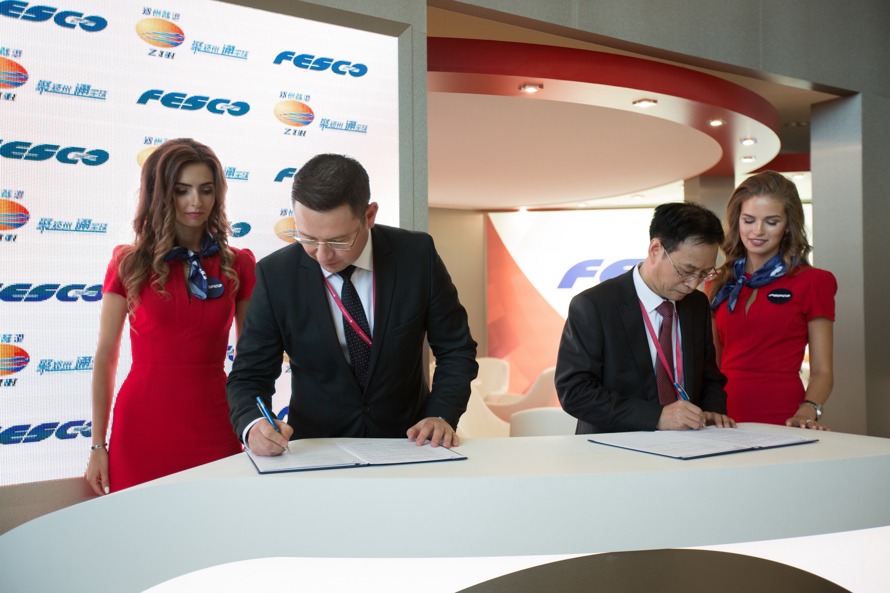 FESCO подписала соглашения о развитии сотрудничества с китайскими партнерами - Zhengzhou International Hub и Группой «Шанхайский международный порт»