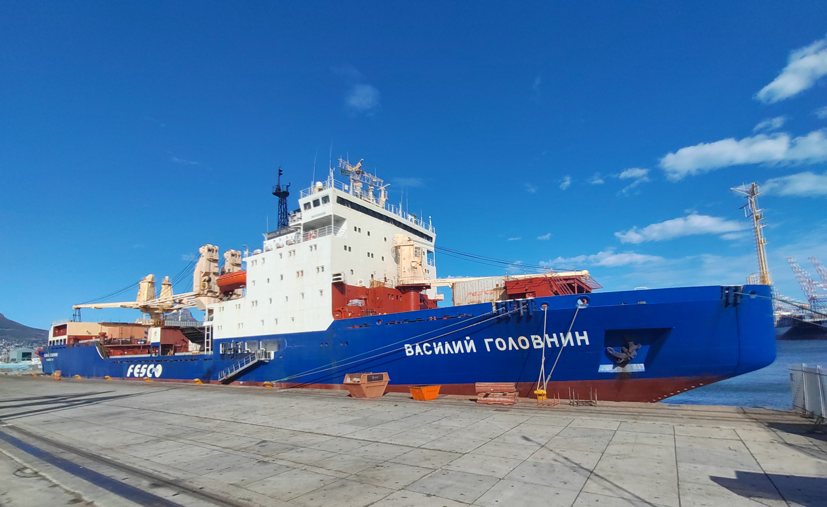 Судно FESCO отправилось в Антарктиду для снабжения, индийских и бельгийской научно-исследовательских станций