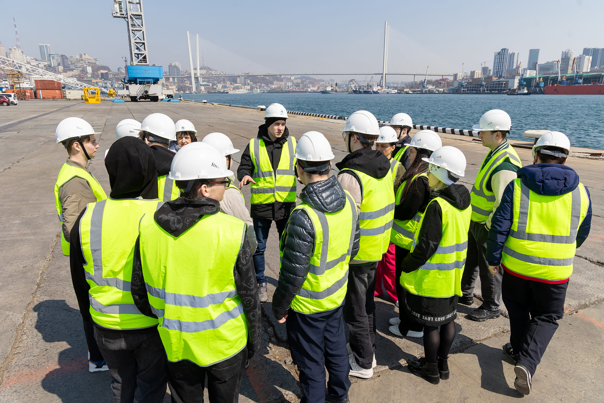 FESCO открыла новый сезон федпроекта «Билет в будущее» во Владивостокском морском торговом порту 